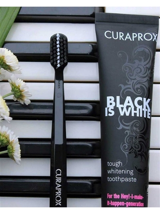 Зубная паста Black Is White 90 мл и CS Ultra soft 5460 черная Curaprox