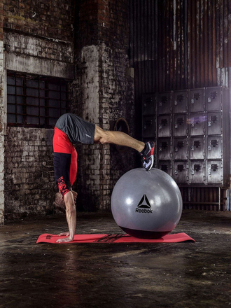Гимнастический мяч двухцветный 75 см Reebok