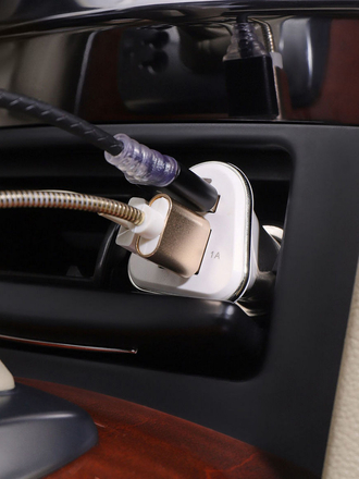 Автомобильная универсальная зарядка (3xUSB) из высококачественного пластика, цвет: Белый Rexant